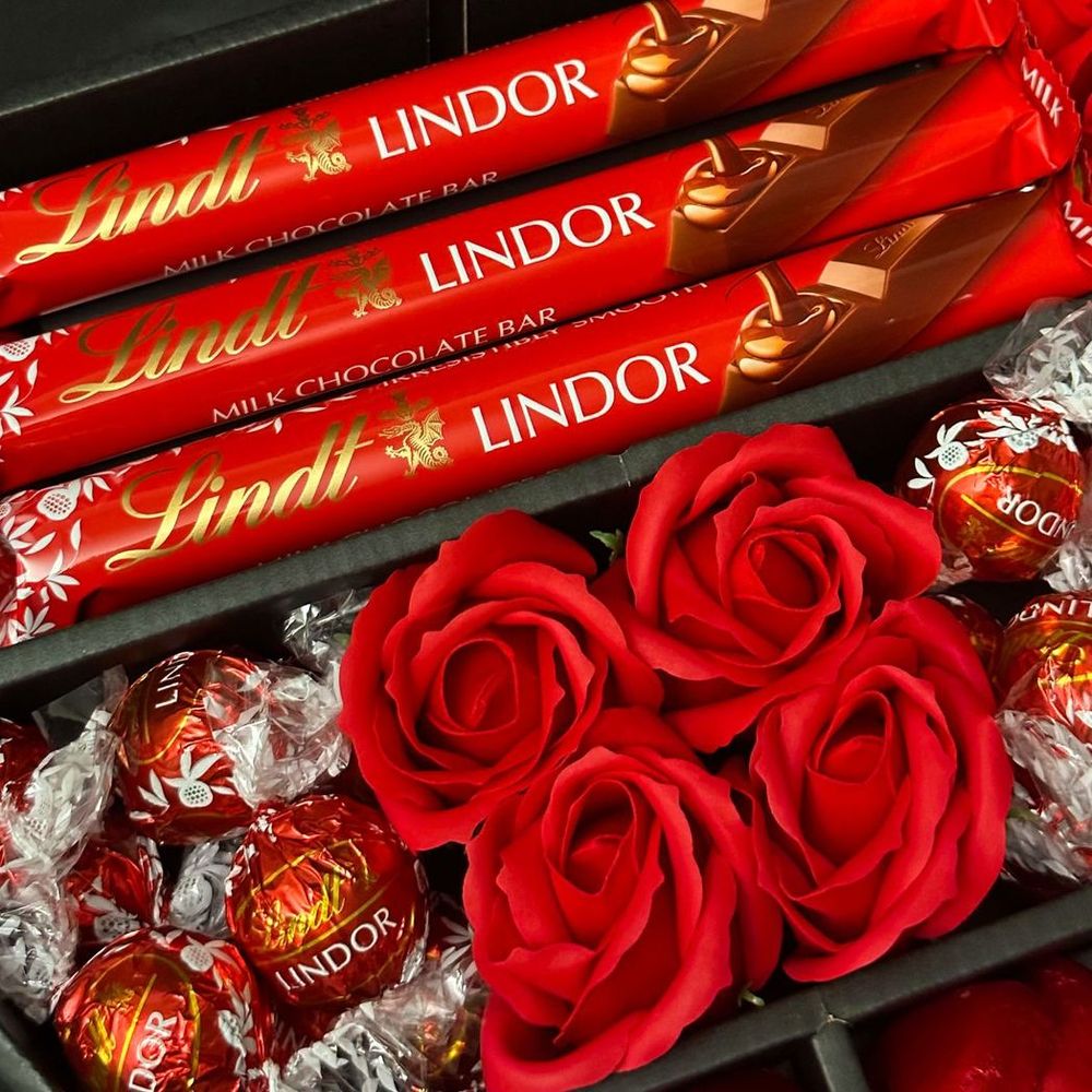 Chocolate Lindt & Red Roses Bouquet