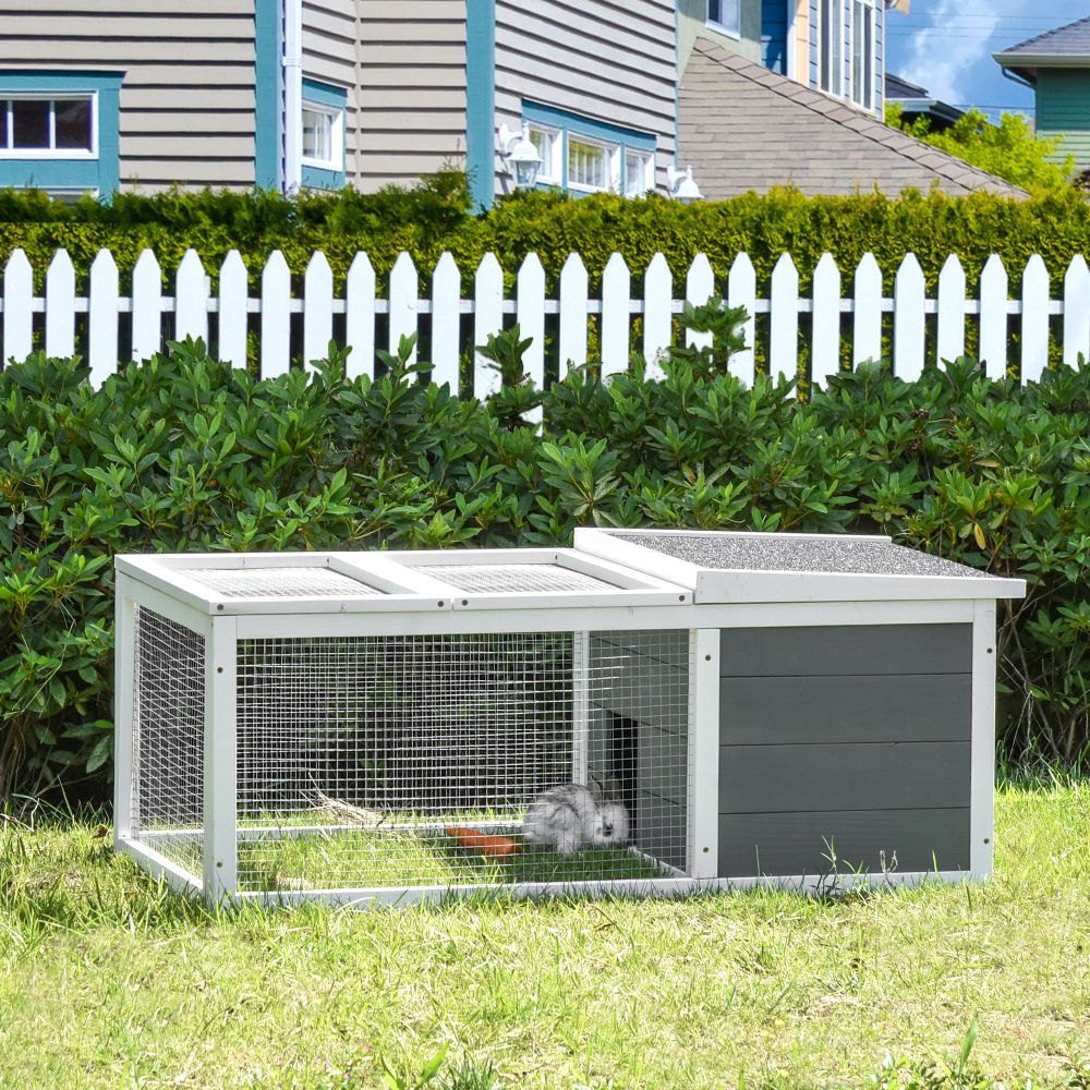 Small Animal Hutch with Roof