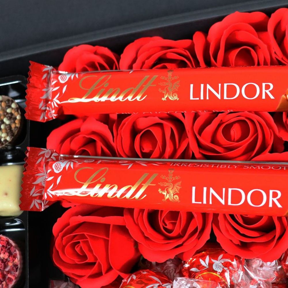 Luxury Lindt Hamper With Red Roses